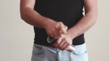 Kahve öğütme. El eziyet