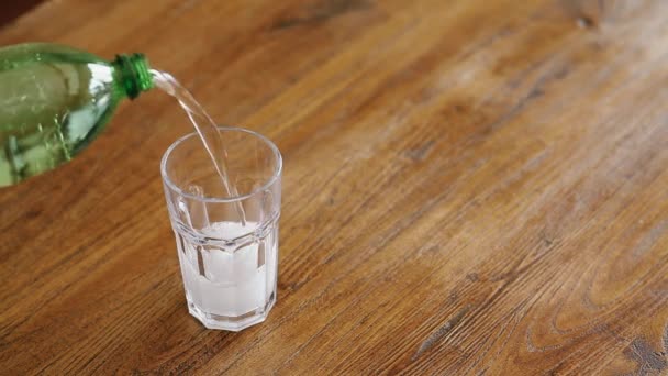 Pouring soda into glass Stock Video