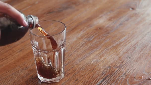 Pouring soda into glass Royalty Free Stock Footage