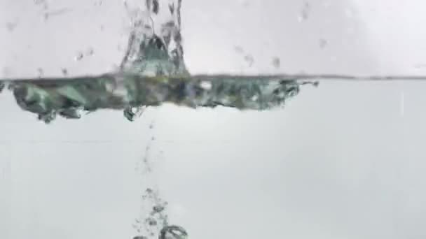 Citroen Vallen Water Zweven Slow Motion — Stockvideo