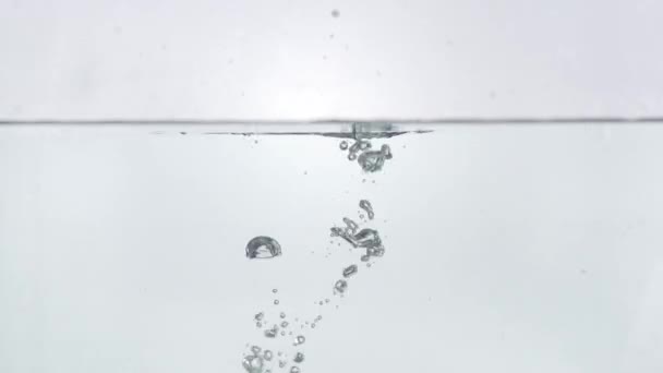Сливочки Падають Воду Плавають Повільному Русі — стокове відео