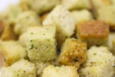 Crutons bir demet kadar yakın bir