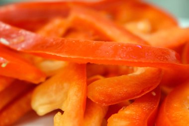 Julienne kırmızı biber dilimlenmiş 