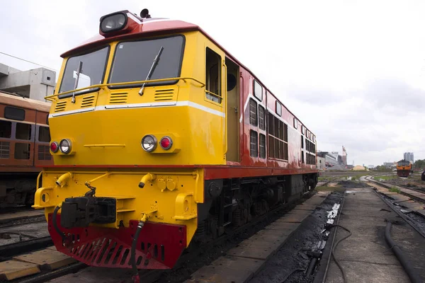Locomotiva Diesel Elettrica Sta Aspettando Segnale Lasciare Stazione — Foto Stock