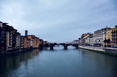 Floransa, Italya içinde Ponte Santa Trinita Köprüsü sahne