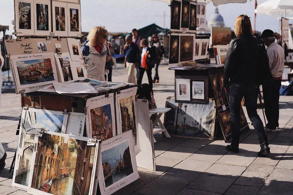 Touristic Photographs Paintings Vendor Street Venice Italy — Stock Photo, Image