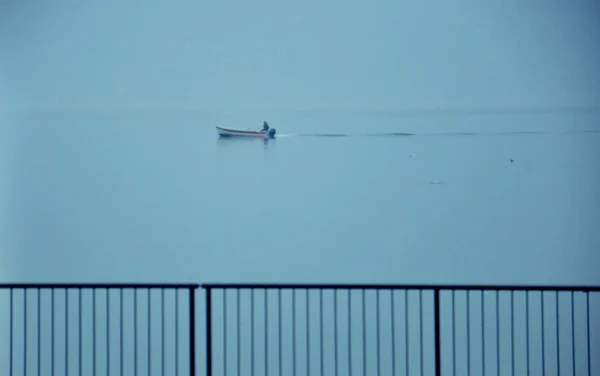 Silhouette Einer Person Auf Einem Motorboot Italien — Stockfoto