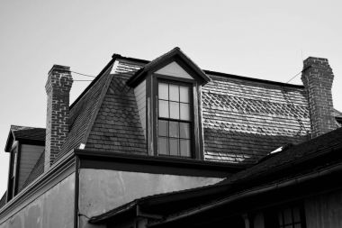 Siyah ve beyaz Vintage House ahşap Shingle çatı 