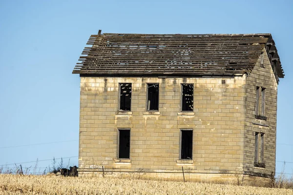 Abandoned Limestone House Blue Sky — 스톡 사진