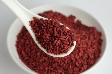 Kırmızı mantar pirinç