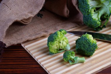 Taze kesilmiş brokoli
