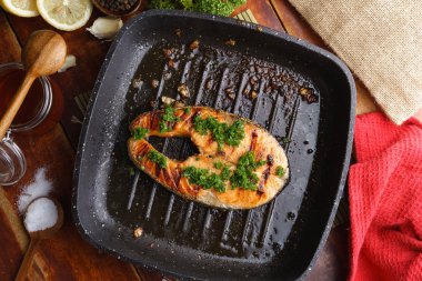 Izgara somon steak pan