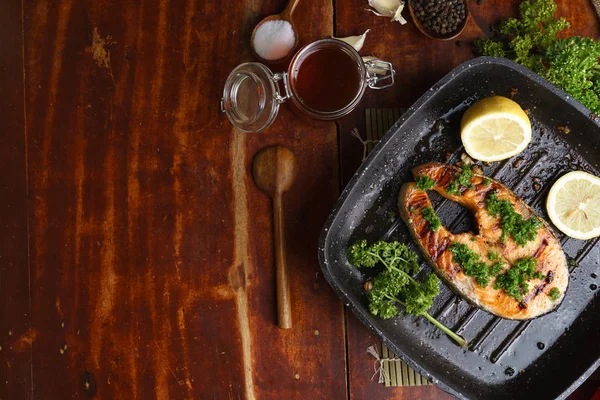 Izgara somon steak pan