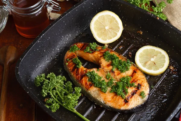 Izgara somon steak pan