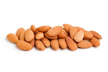 Beyaz arka plan ile badem fındık