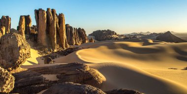 Kayalık Cezayir Desert - Tassili Hoggar, gün batımı