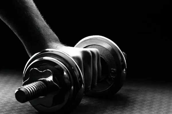 El dumbbell yükselir