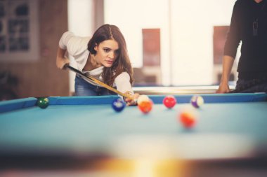 Snooker almayı hedefleyen genç güzel ve genç birbayan ızg vurdu