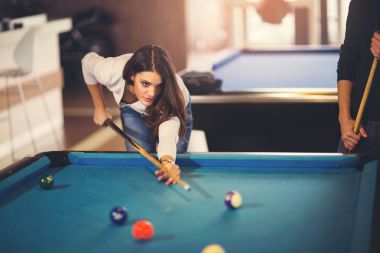 Snooker almayı hedefleyen genç güzel ve genç birbayan ızg vurdu