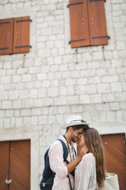Açık havada aşk seyahat etmek mutlu turist Çift