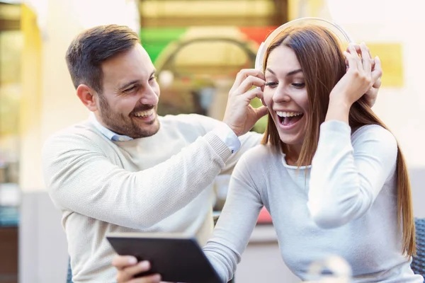 Couple using tablet and listening to music. — Stock Photo, Image