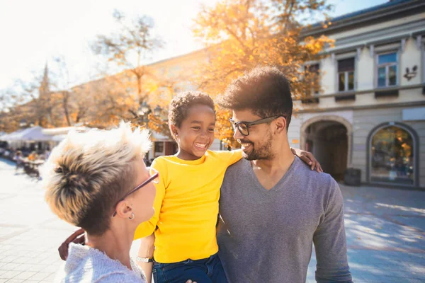 Famiglia mista di razza — Foto Stock