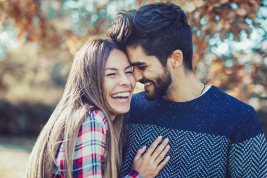 Mutlu çift eğleniyor.