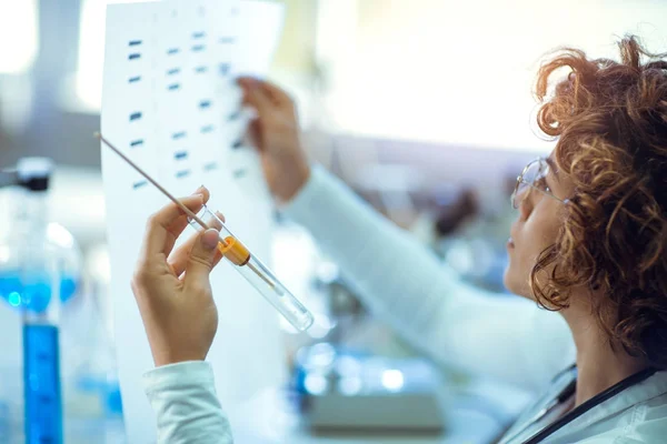 Scientist looking at DNA — Stock Photo, Image