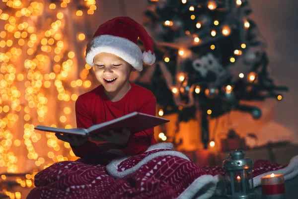 Otwarcie książki Boże Narodzenie dziecka — Zdjęcie stockowe