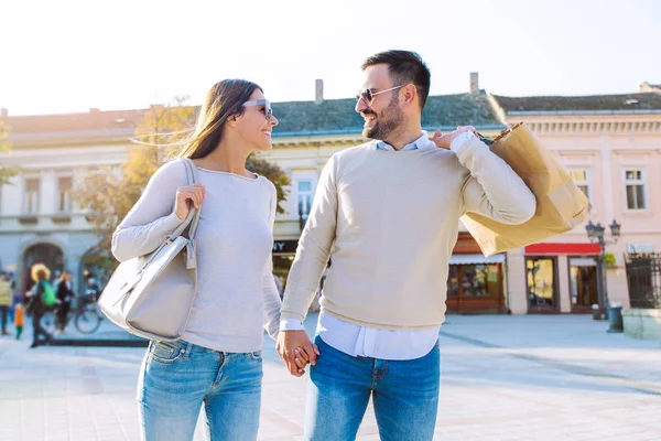 Paar in liefde plezier — Stockfoto