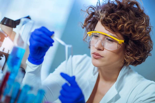 Young female scientist — Stock Photo, Image