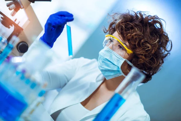 Young female scientist — Stock Photo, Image