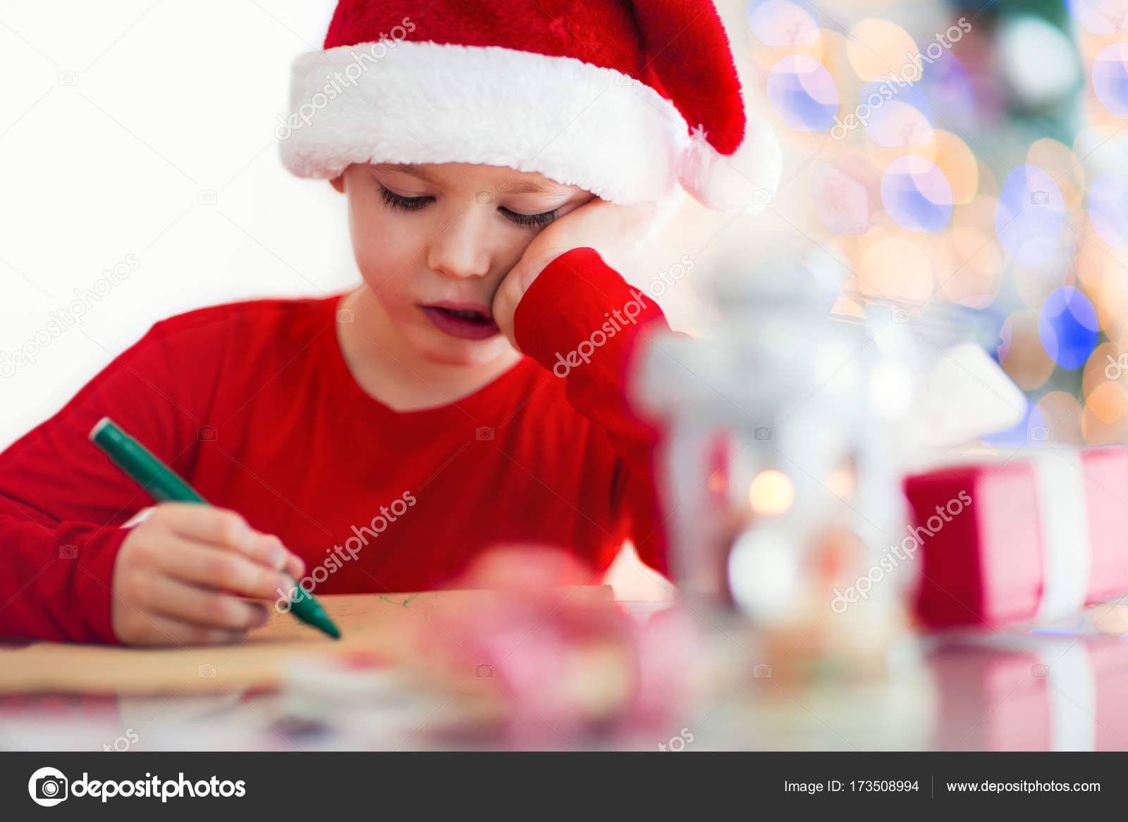 Junge Brief An Das Christkind Schreiben Stockfoto Adriaticphoto