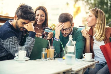 Dört arkadaş eğlenmek