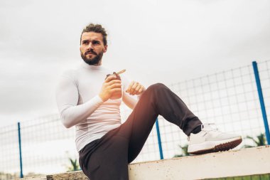  içme suyu egzersiz yaptıktan sonra zevk atletik erkek