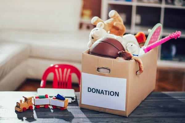 Caja Donación Llena Cosas Para Donar Mesa Madera — Foto de Stock