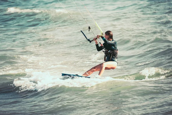 Aktív Kitesurfing Tenger Hullámai — Stock Fotó