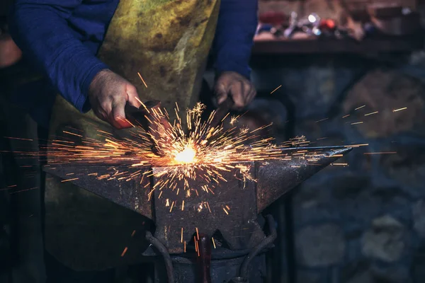 Blacksmith Manually Forging Molten Metal Anvil Smithy Spark Fireworks Close — Stock Photo, Image