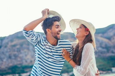 Denizin kenarında yaz zaman zevk aşk, Çift.