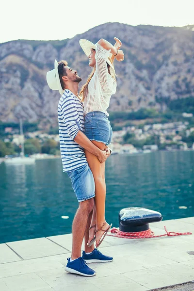 Paar Liefde Genieten Van Zomer Tijd Door Zee — Stockfoto