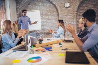 Beyaz tahta boardroom sunu, işadamı