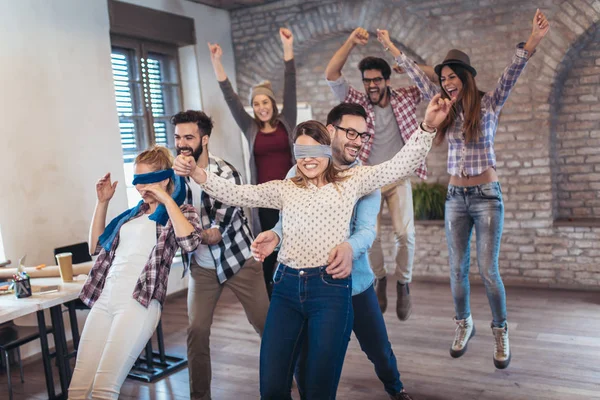 Gente Negocios Haciendo Ejercicio Entrenamiento Equipo Durante Seminario Team Building — Foto de Stock