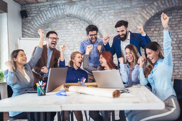 Empresarios Empresarios Exitosos Alcanzando Objetivos — Foto de Stock