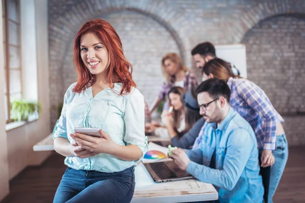 Businesswoman Standing Modern Office Using Tablet Device — Stock Photo, Image