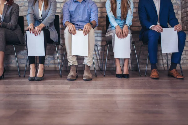 Foto Candidatos Espera Uma Entrevista Emprego — Fotografia de Stock