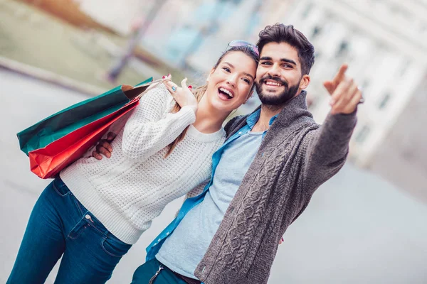 Casal Feliz Compras Juntos Divertindo — Fotografia de Stock