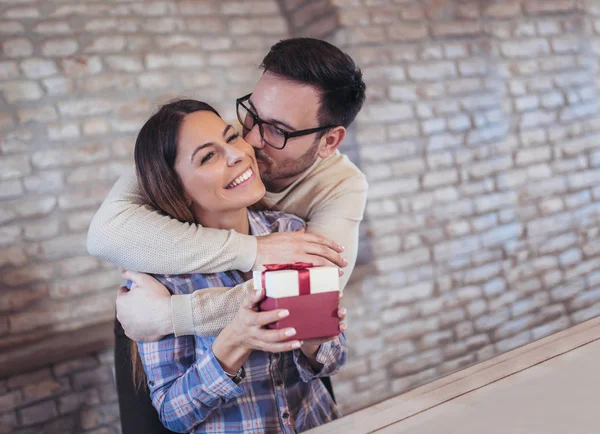 Smiling Man Surprising Girlfriend Present Home — Stock Photo, Image