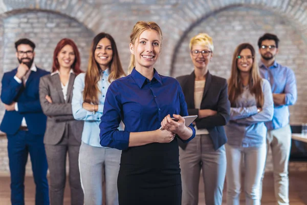 Gruppo Uomini Affari Felici Personale Aziendale Ufficio Moderno Azienda Rappresentanza — Foto Stock