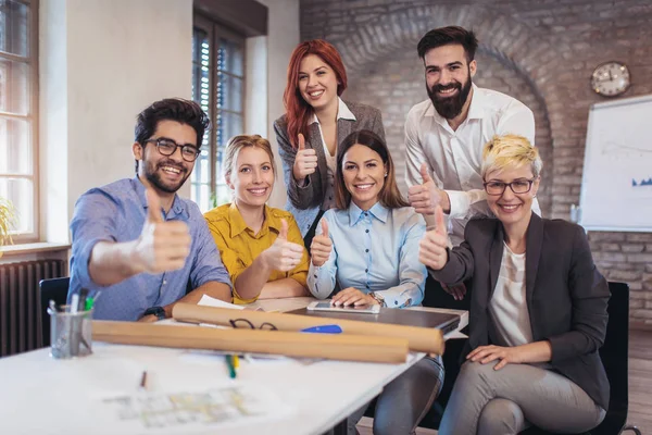 Empresarios Exitosos Gente Negocios Mostrando Pulgares Hacia Arriba — Foto de Stock