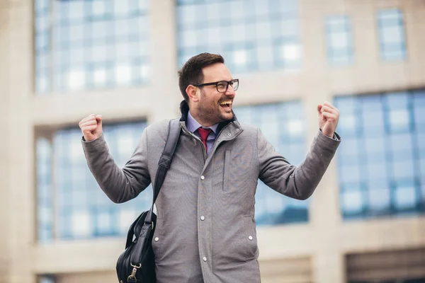 Businessman raising his arms outdoors - happy, success and achie — Stock Photo, Image